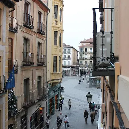 Estudio En La Plaza Mayor Ii Segovia
